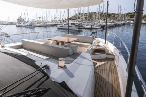 12 Ferretti 720 Flybridge Yacht