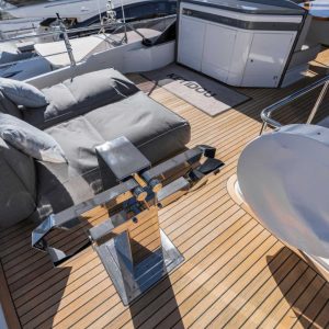 15 Ferretti 720 Flybridge Yacht