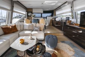 22 Ferretti 720 Flybridge Yacht