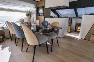 25 Ferretti 720 Flybridge Yacht