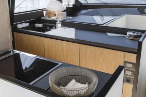 26 Ferretti 720 Flybridge Yacht