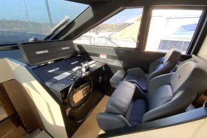 28 Ferretti 720 Flybridge Yacht