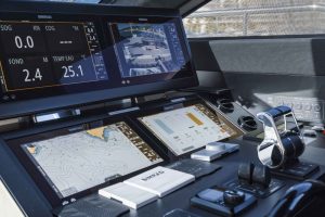 30 Ferretti 720 Flybridge Yacht