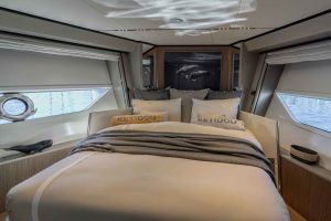 36 Ferretti 720 Flybridge Yacht