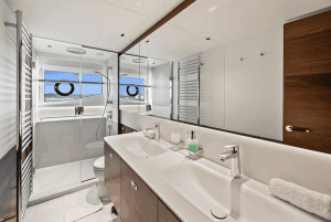 36 Princess Y72 Motor Yacht master head