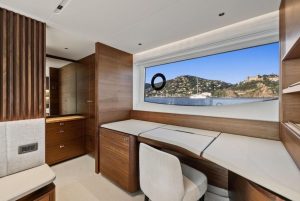 36 a Princess Y72 Master desk