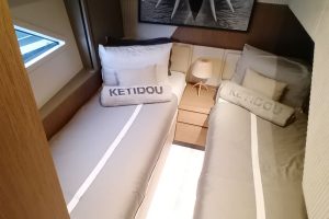 39 Ferretti 720 Flybridge Yacht