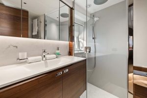 39 Princess Y72 Motor Yacht VIP head