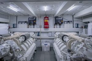 41 Ferretti 720 Flybridge Yacht