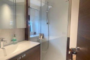 41 Princess Y72 Motor Yacht Guest head